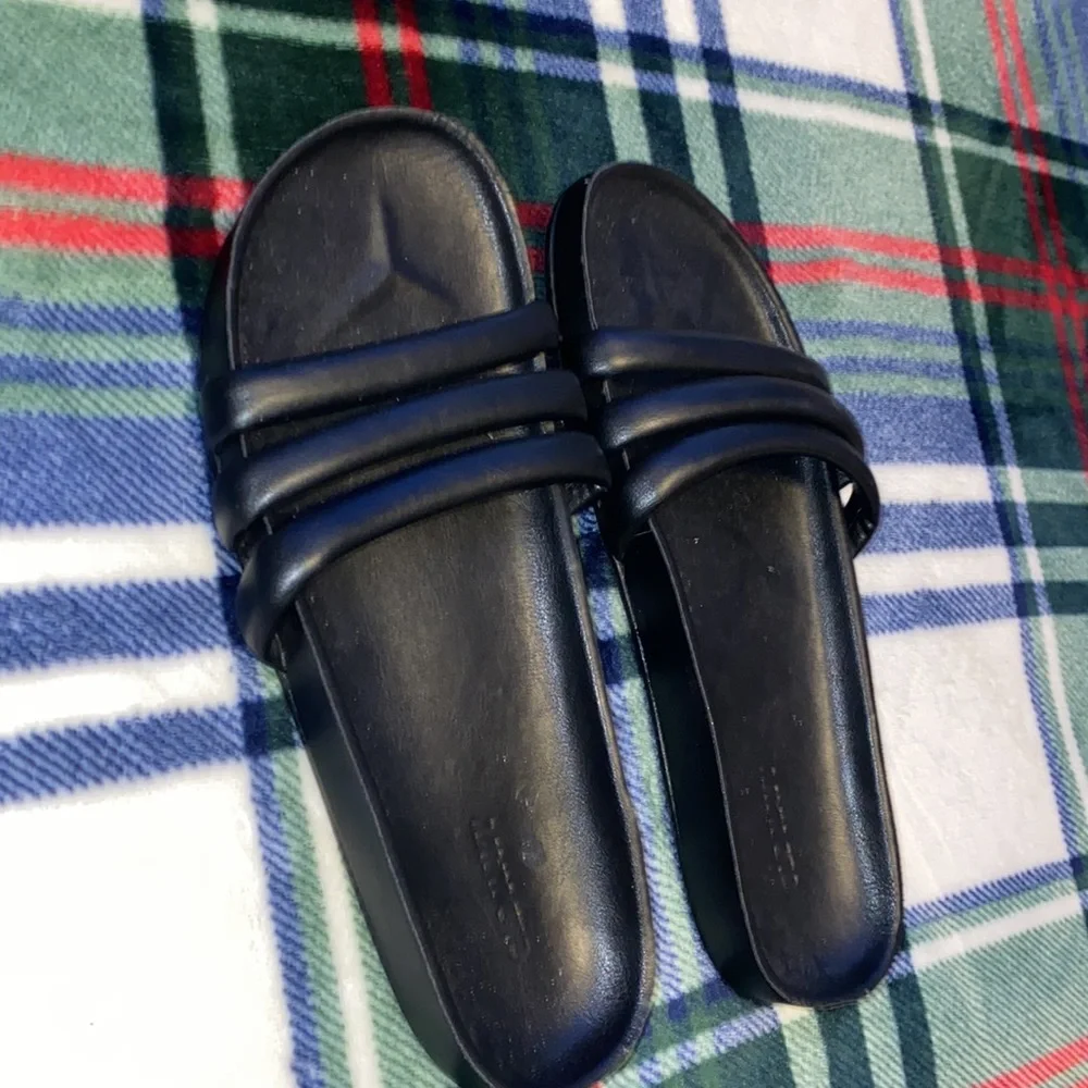🦋Black fashionable slides! - Picture 2 of 4